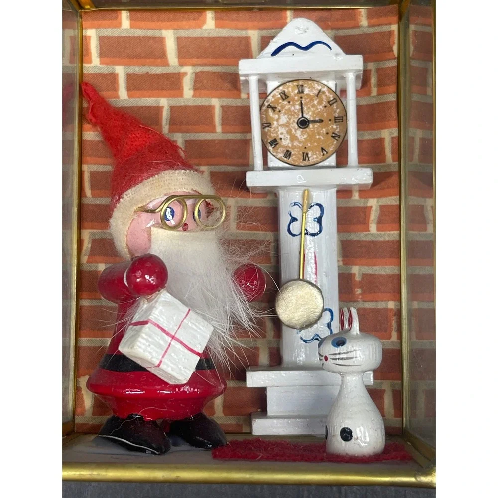 VTG Brass Glass Shadow Box Santa Diorama Taiwan Christmas Ornament Cat Clock 4